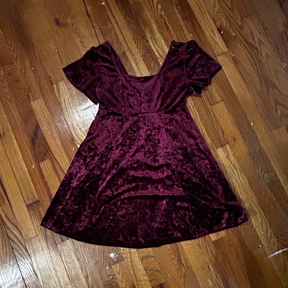 Live to be spoiled | Wine Velvet Mini Dress size L